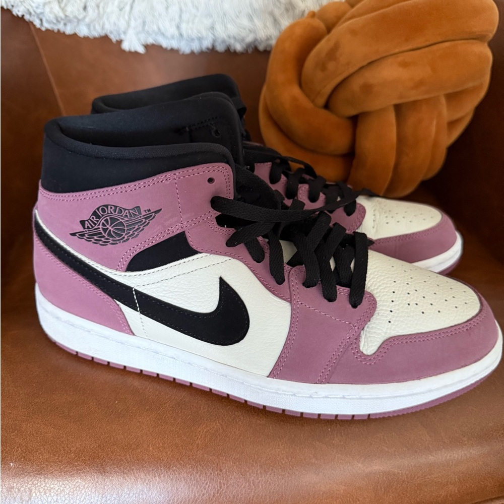 Air Jordan 1 Mid SE
